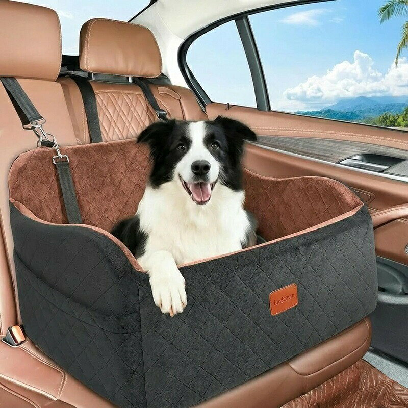愛犬とのドライブに最適な、車のリアシートに設置するペットベッドです。カバーは全面取り外して洗濯可能で、清潔を保てます。旅中の愛犬に快適で安全な居場所を提供し、車中を汚す心配も軽減します。【主な特徴】車載専用設計： 車のリアシートにフィットする適切なサイズで、安定して設置でき安全性が高いです。洗濯で清潔保持： カバーが簡単に取り外せて丸洗いできるので、お手入れが楽です。安心感と快適性： 周囲が高めに設計されており、愛犬に包まれるような安心感を与え、車の揺れによる不安を和らげます。中〜大型犬対応： 広々とした内部空間で、ゴールデンレトリーバーやラブラドールなどの中型〜大型犬も快適に過ごせます。仕様：品名：車載ペットベッド素材：布地サイズ：約76×48×38cm特長：車載専用、全面洗濯可能愛犬との楽しいドライブを、快適で清潔に。