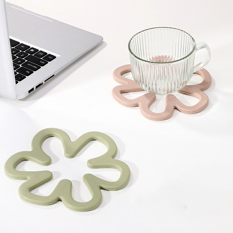 花の形がかわいい！6個セット コースター コップ敷き コップ受け グラスマット 防汚 不規則な花 シリコン断熱マット 6色セット おしゃれ 高温耐性 家庭用 ボウルマット 滑り止め 断熱 水洗い可能 食卓飾り