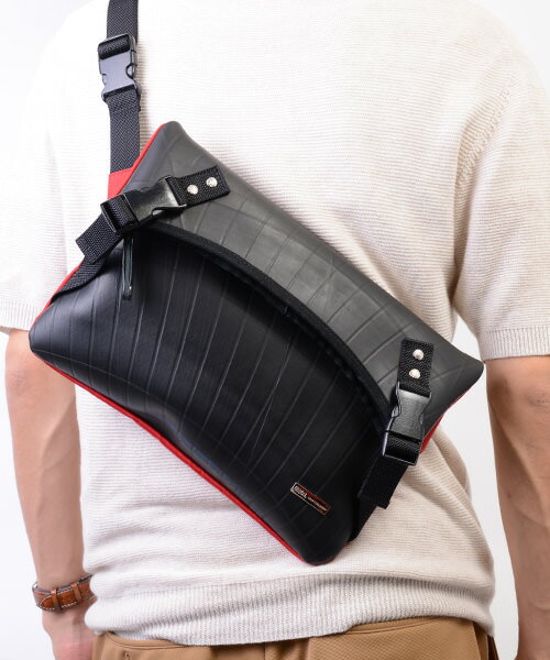 【先着イベント開催中!】 ショルダーバッグ メンズ サコッシュバッグ waterproof メンズ SEAL シール バッグ ショルダーバッグ 防水・耐水 廃タイヤ タイヤチューブ 人気 日本製 黒 プレゼント 【先着イベント開催中!】 ショルダーバッグ メンズ サコッシュバッグ waterproof メンズ SEAL シール バッグ ショルダーバッグ 防水・耐水 廃タイヤ タイヤチューブ 人気 日本製 黒 プレゼント