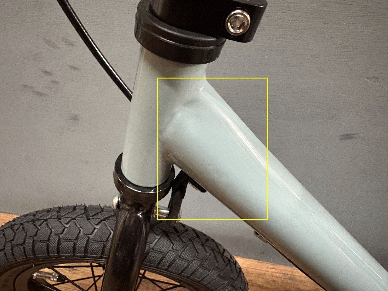 サーチライトのアウトレット 【655】【GRAY ステッカー除去済み】【組立済】 ブレーキ付 ペダルなし自転車 キッズバイク SPARKY スパーキー｜アングル2