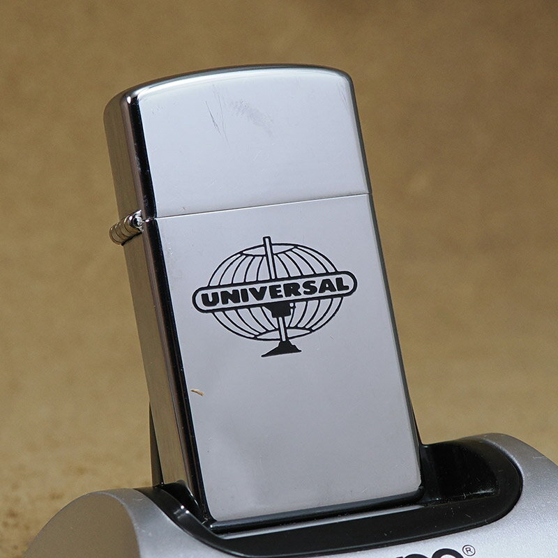 楽天Seas Web ShopZippo：1961年製USED　UNIVERSAL　スリムNo.1610ベース　　ビンテージ ジッポーライター 【現品のみ】 【ユニバーサル】【映画】【エンターテイメント】【Slim】 【小型】【軽量】【中古】【USA】【ジッポ】【バースイヤー】【生まれた年】【プレゼント】