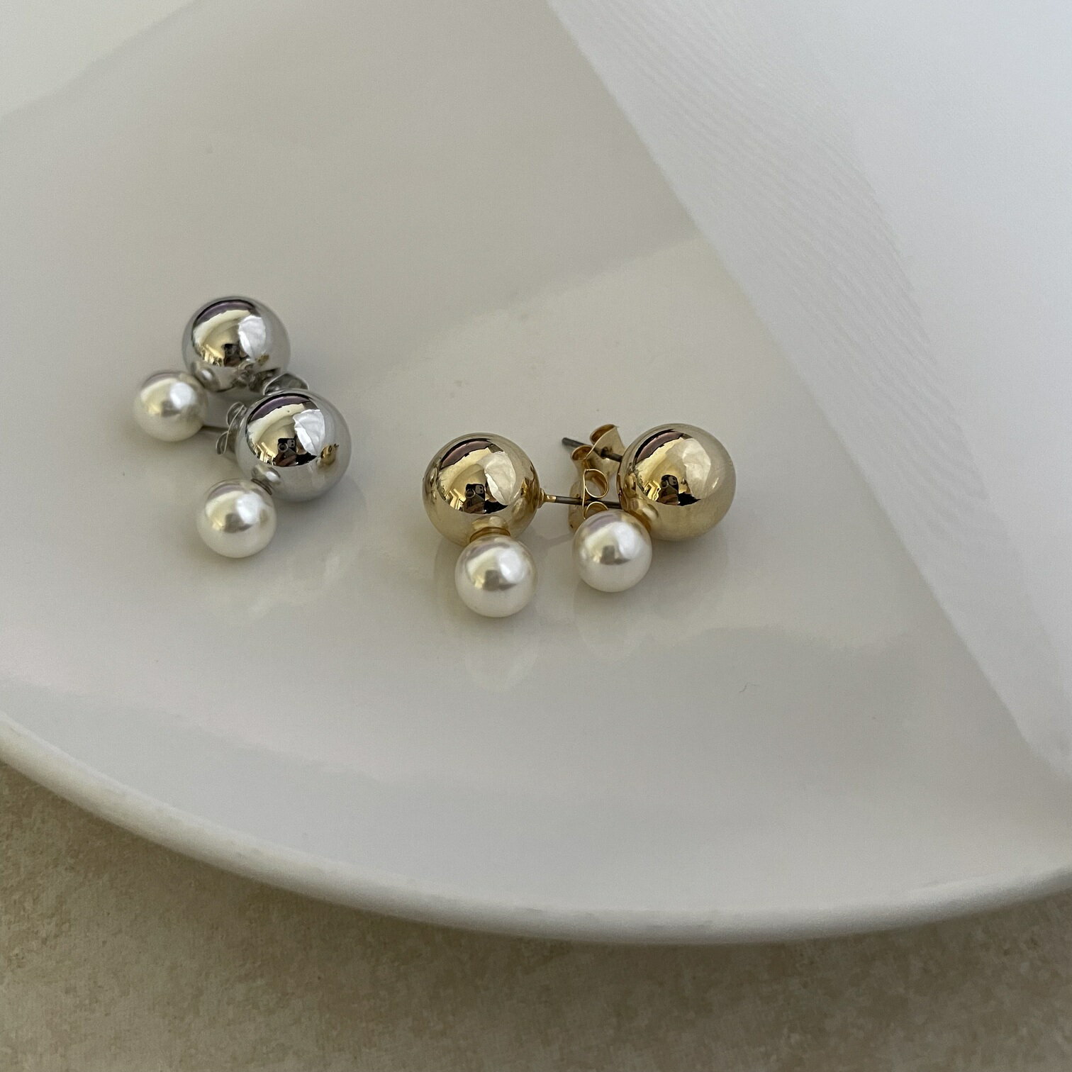 【楽天スーパーSALE 50%OFF】ピアス パールピアス 両耳用 パールアイテム シンプル デザイン チタンポスト 真鍮 プラスチックパール カジュアル レデ...