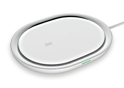【商品の説明】 【新品・未使用】au +1 collection 急速ワイヤレス充電パッド 15W R08P003W Qi対応 ワイヤレス充電器 ホワイト 送料無料 詳細説明 ・auのQi対応機種向けワイヤレス充電器 ・Qiのワイヤレス充電規格(15W)に準拠 ・ACアダプタが付属 機能詳細 充電器(本体) 入力：DC12.0V 2.0A 出力：最大15W インターフェース：電源ポート ACアダプタ 入力：AC100 -240V 50/60Hz 出力：DC12V 2.0A インターフェース：電源プラグ/DCプラグ ケーブル長さ：1.5m JANコード：4936461330225 同梱品：急速ワイヤレス充電パッド 15W(本体)、ACアダプタ、取扱説明書/保証書 ●本製品は付属のACアダプタ以外では使用しないでください。 ●指定した対応機種以外では使用しないでください。 ●ご使用の際は、取扱説明書をよくお読みになり、正しく安全にご使用ください。 ●仕様および外観は、性能向上のため予告なく変更することがあります。 ●水をかけないでください。本製品は防水性能を有しておりません。 ●次のような場所では、使用しないでください。 　湿気、ほこり、振動の多い場所 　一般の電話機やテレビ、ラジオなどの近く 　ホットカーペットの上やストーブの前面、直射日光の当たる場所 　炎天下の車内など高温になる場所 ●本製品で対応機種を充電中、通話やパケット通信、ワンセグ、フルセグなどの受信状態が悪くなる場合があります。 ●磁気カードなどを本製品に近づけないでください。磁気データが消える可能性があります。 ●対応機種にカバー、ジャケット、フィルム、シールなどが装着、貼り付けしてある場合はそれらを外してご使用ください。 ●安定した水平な場所で充電してください。 ●本製品はデータ通信に対応しておりません。 ※外箱に汚れがある場合がございます。商品に影響のない外箱の汚れが理由での交換返品は出来かねますので、ご理解ご了承の上でご購入をお願いいたします。