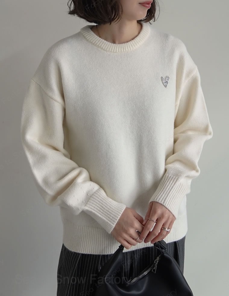 アルパカタッチハートワッペン付ニットトップス レディース 秋 冬 リエディ / トップス ニット セーター ハート ビジュー ストーン スウェットライクニット オーバーサイズ アルパカタッチ seatosnowfactory-10018593 Sea to Snow Factory サンプル画像3