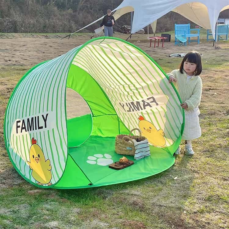 Amoremio 楽天市場店の直径140cm テント 日よけ ピクニック 軽量 ポップアップテント 2人 3人 簡易テント ピクニック コンパクト ピクニック アウトドア キャンプ 簡単 かわいい おしゃれ お花見 フェス レジャー 海 公園 花見 運動会 ピクニックシート付き ワンタッチテント｜アングル2
