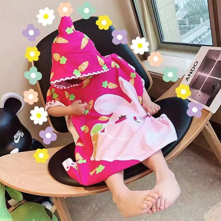 Amoremio 楽天市場店のお着替えポンチョ キッズ ポンチョタオル 海 可愛い キッズ マイクロファイバー 着替えタオル 吸水速乾 子供用 お風呂上りに スイムタオル 薄手 水着 プール お着替えポンチョ ビーチタオル サーフィン バス用品｜アングル2