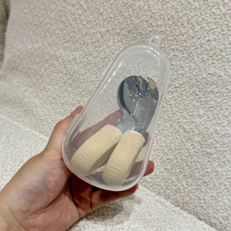 Amoremio 楽天市場店のスプーン カトラリー 食洗機対応 フォーク 赤ちゃん カトラリー 離乳食 女の子 収納スペース すくいやすい持ちやすい 食器 男の子 食べこぼし防止 くま ハート おしゃれ お食事グッズ 保育園 幼児 幼稚園 出産祝い ギフト｜アングル2