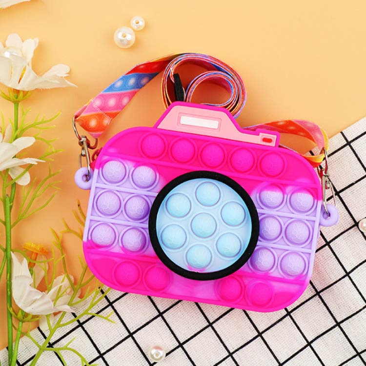プッシュポップ バッグ スクイーズ玩具 ショルダーバッグ カメラモチーフ 斜め掛け バッグ 大人 キッズ 子供 スクイーズ おもちゃ バブル感覚 減圧おもちゃ ストレス解消グッズ 癒し 減圧グッズ シリコン 知育玩具 鞄 かばん 軽量 かわいい 水洗いok プレゼント 送料無料 second-stage01-10018461 Amoremio 楽天市場店 サンプル画像2