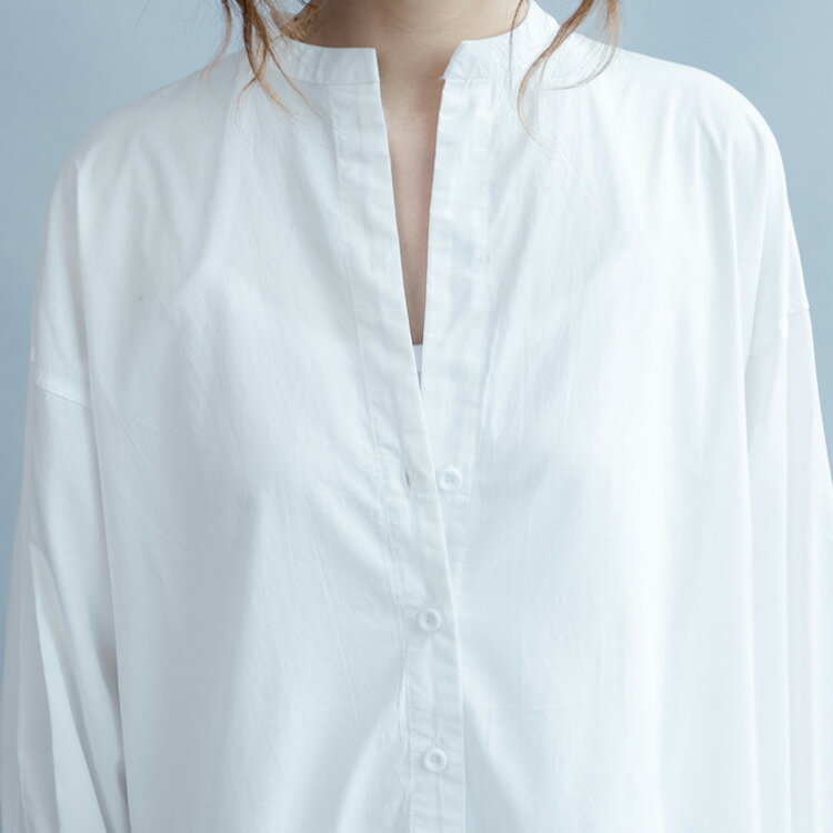 ルーズシルエットがこなれ感抜群！サイドスリット入り ロングシャツ シャツ ロング丈 シャツワンピース ガウン 大きサイズ Vネック 白シャツ レイヤード ゆったり 体型カバー 春 夏 秋送料無料