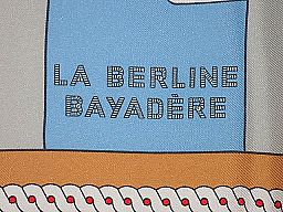 ★【送料無料】HERMES　エルメス　カレ90　「LA　BERLINE　BAYADERE　/ベルリンヌ馬車　」　【中古】【　レディース