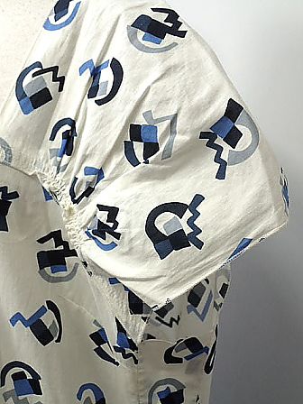 ★【送料無料】【夏物50％】当店通常7700が、PRADA　プラダ　ブラウス　チュニックブラウス　【中古】レディース