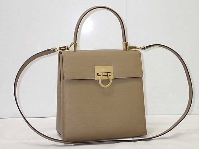 ★【送料無料】【ポイント10倍】salvadore Ferragamo サルヴァトーレ フェラガモ ガンチーニ 2Way ハンドバッグ AQ-21 0160 【中古】レディース
