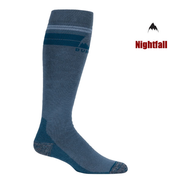 BURTON ソックス EMBLEM MDWT Sock 10068105 定価 :　￥3,500（税抜き） 足元をサポート クルマ、食、芸術。イタリア人にはかなわない。Tシャツの柄に書かれていそうな言葉。これに靴下も加えましょう。メンズ Burton ミッドウェイト エンブレム ソックスは、イタリア製であるだけでなく、速乾性、防臭性に優れ、1日中快適な履き心地をキープ。 ライディングのために作られたデザイン 適切な箇所を補強し、何をしている時でも伸縮性を維持します。 防臭性と保温性を両立 速乾性、防臭性を兼ね備えたニットが、足元を暖かく、ドライで快適に保ちます。 アクリル68%、ポリアミド24%、ポリプロピレン5%、ポリウレタン3% [Gray Heather、True Black] S: 23.5〜25.5 M: 25.5〜28.5 L: 28.5〜31.5 ◆予めご了承下さいませ◆ 在庫システムのデータ反映タイムラグ等により、まれにご注文商品が欠品している場合がございます。 お使いのパソコンやモニターの環境により、色に違いが 出ることがあります。メーカー希望小売価格はメーカーカタログに基づいて掲載しています