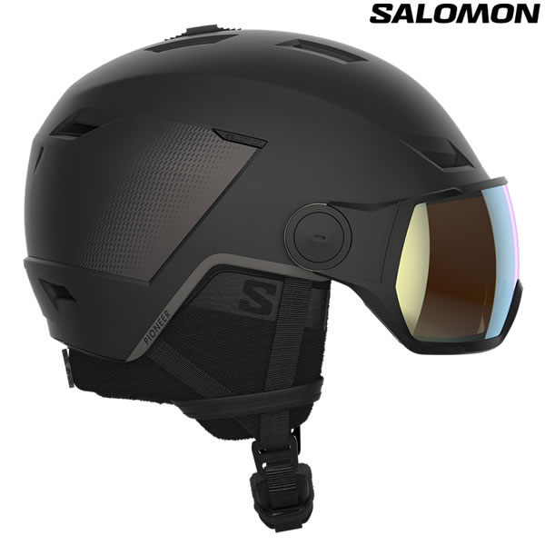 SALOMON ヘルメット PIONEER LT VISOR PHOTO SIGMA　L41532200 パイオニアバイザーフォトシグマ 定価：　￥35,000（税抜き） 完璧なフィット感を提供する、スタイリッシュでスポーティなバイザーヘルメット 被っていることを忘れてしまうほどフィットする、スポーティな薄型シェルのバイザー ヘルメット。最新のテクノロジーを搭載し、調光＆高コントラストレンズのSIGMA PHOTO、高コントラストレンズのSIGMA? または MLレンズを採用。眼鏡使用時でも完璧にフィットします。聞こえやすく、頭への負担がなく、快適なプロテクション機能を提供。被った瞬間から快適で安全です。 サイズ S(53-56) M(56-59) L(59-62) ※頭の形状によっては異なる場合があります。 【RSL対象品】楽天倉庫から自動発送します。 キャンセルや変更の受付が出来ない場合があるのでご留意ください。 ※倉庫で発送準備に入ると、発送前でもキャンセルや変更に手数料（500円）頂戴します。発送後の商品の交換やキャンセルの場合は、別途送料＋手数料ご負担頂きます（お買い物ガイド参照下さい）。 ◆予めご了承下さいませ◆ 在庫システムのデータ反映タイムラグ等により、まれにご注文商品が欠品している場合がございます。 お使いのパソコンやモニターの環境により、色に違いが 出ることがあります。