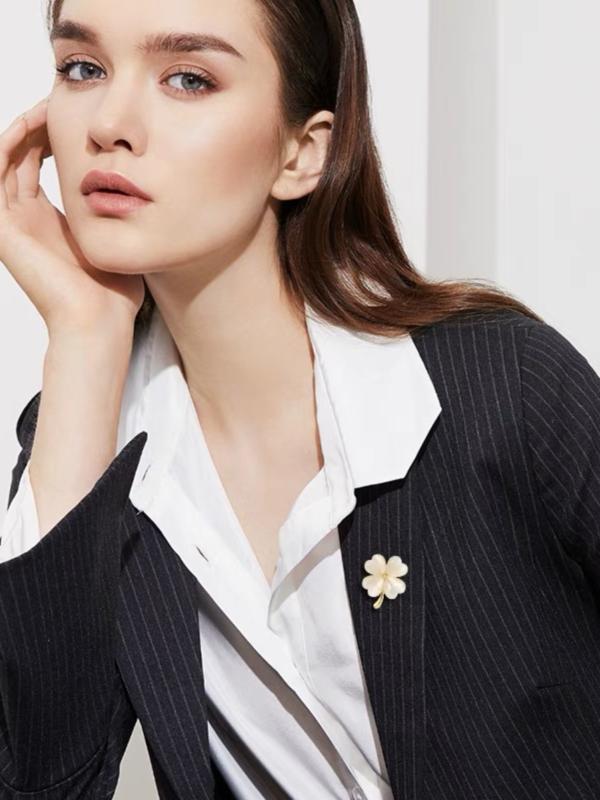 コート レディース ブローチ おしゃれ 服装飾 美しい キャッツアイ ストーン 四つ葉 クローバー ブローチ コサージュ 固定 服 スーツ