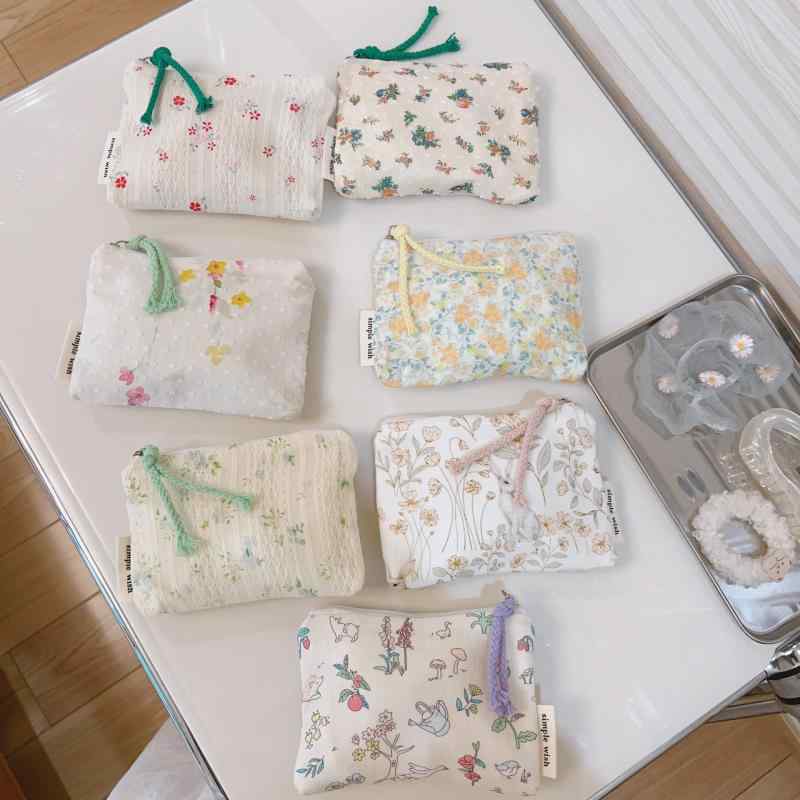 ポーチ ミニ 小銭入れ カードケース イヤホンケース ふわふわ レース カットワーク 小花柄 コットン ファスナー デイリーユース カジュアル 横型 スクエア 春夏