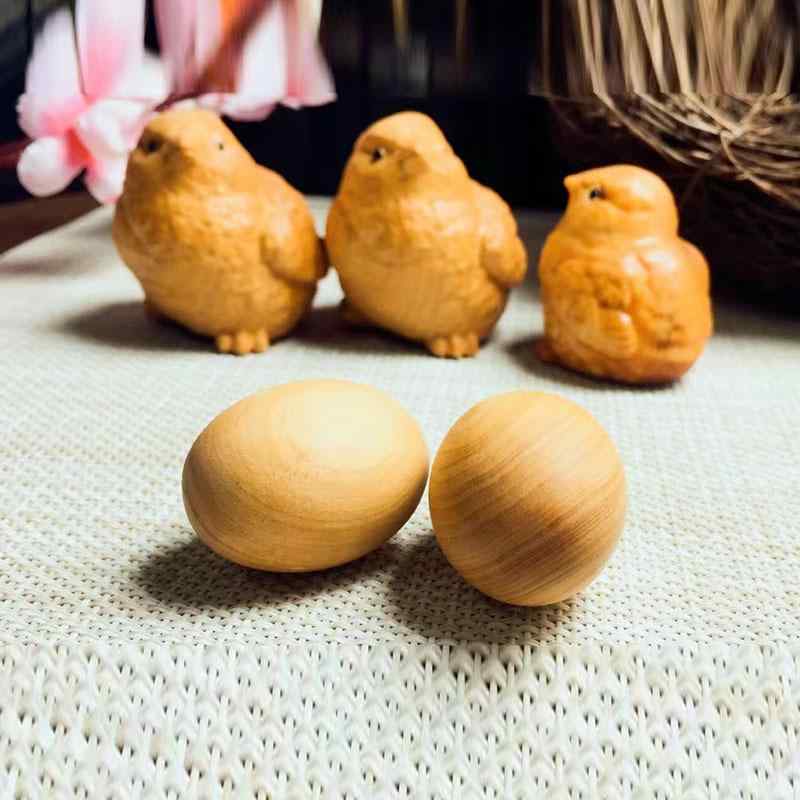 置物 崖柏木 無垢材 彫刻 雄鶏 ひよこ 卵 鶏の巣 干支 縁起物 開運 インテリア オブジェ リビング 玄関 デスク 卓上 和室 書斎 店舗用 精巧 動物モチーフ 家族