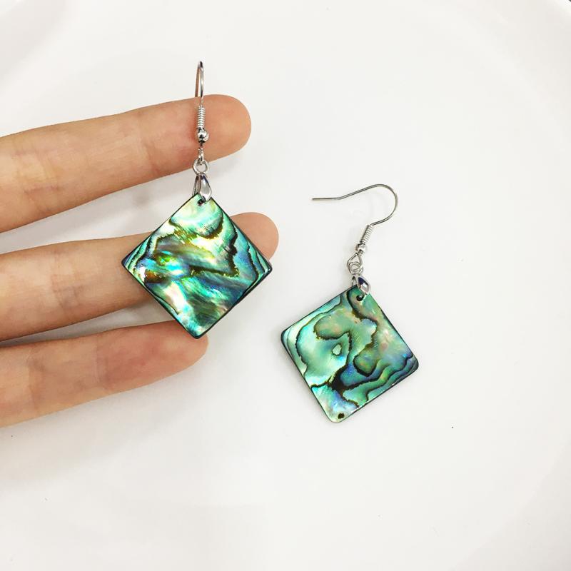 ・カテゴリ: ピアス・ピアス・素材: シェル・モチーフ: ハート、ひし形、ドロップ、幾何学・カラー展開: ひし形、オーバル、カメ、小魚、小魚ビーズ、ドロップ、スクエア、スモールオーバル・デザイン: パターン・スタイル: インスタ風、個性的・着用タイプ: ピアス・対象: レディース・デザイン要素: ナチュラル