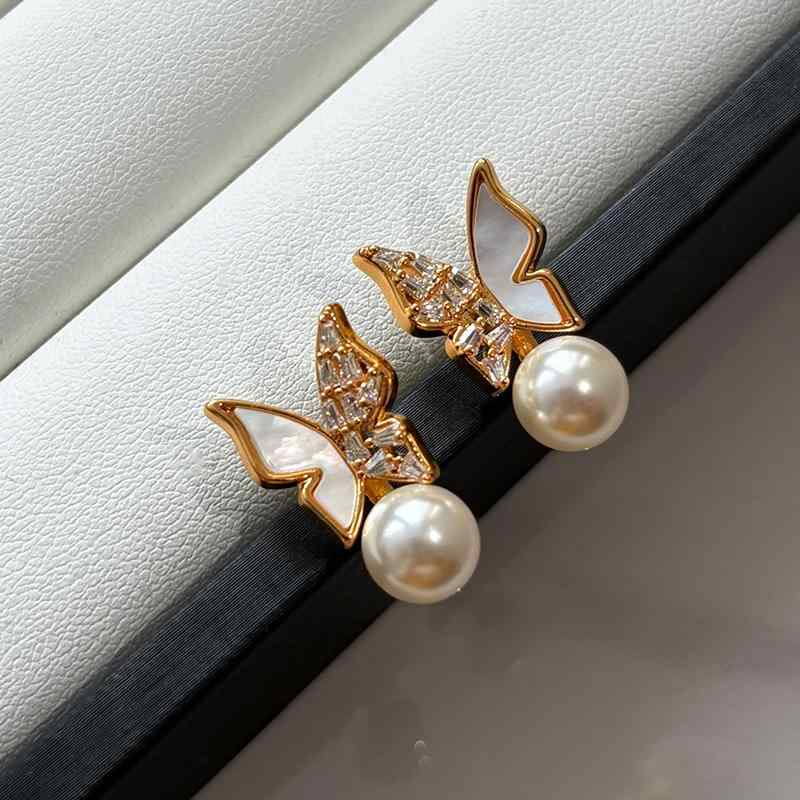 ピアス レディース 蝶 バタフライ 白蝶貝 マザーオブパール ジルコニア パール シルバーポスト ゴール..