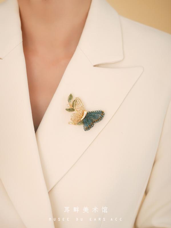 ブローチ 入学式 卒業式 編組 レディース コサージュ 蝶 秋冬 コート スーツ 小さめ おしゃれ ファッション 装飾品