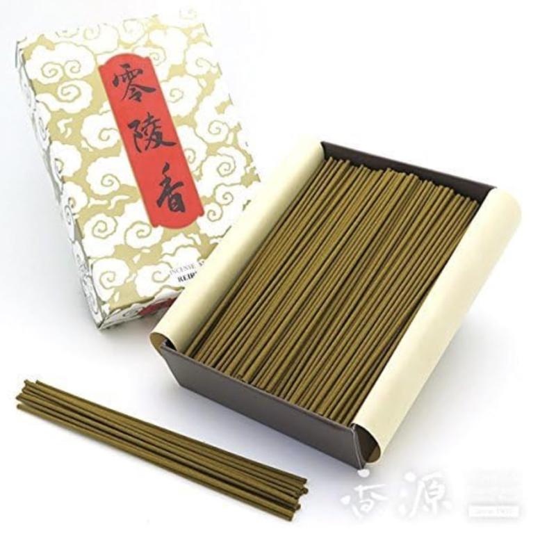 線香 白檀を使った古典的な香り 紙箱 燃焼時間約3分・香り系統：白檀を使った古典的な香り・パッケージ：紙箱・本数・個数：5本・重さ：約175g・長さ：約13.5cm・燃焼時間：約3分・パッケージサイズ：幅11cm×縦15cm×深さ3．8cm（約）