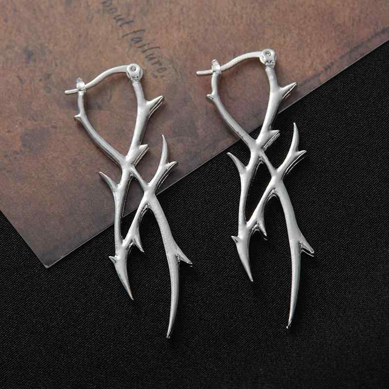 イヤーカフ 男女兼用 ノンホールピアス 耳に優しい 痛くない 落ちにくい フリーサイズ くり抜きデザイ..