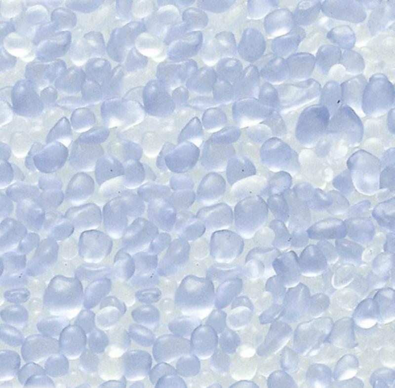 松野ホビー 装飾用ガラス小石 フロストグラスボール (約3～13mm)1袋(約1kg入) バイオレット/クリアー G5106サイズ：平均約7mm前後、約3mm〜約13mm位 素材：ガラス製 製造：日本不揃いで入っています。水に入れると沈みます。水槽や花瓶に入れるとよりいっそう綺麗に見えます。熱帯魚飼育、手芸、ホビーにオススメ。日本製のガラス玉、ビー玉、お得パック。松野ホビーは知る人ぞ知る日本のガラス玉の老舗です。安心のクオリティ。ホビー、インテリアデコ、子供のお遊び、などなど目的に合わせて。水槽や花瓶に入れるとよりいっそう綺麗に見えます。熱帯魚飼育、手芸、ホビーに