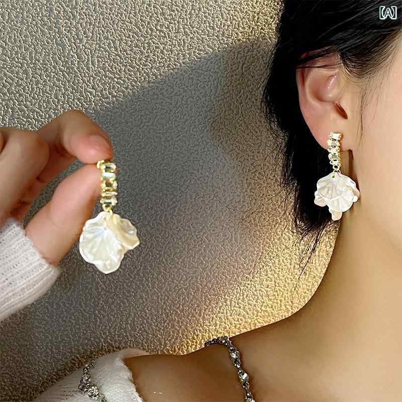 レディース タッセル 夏 ピアス おしゃれ シルバー ニードル シェルフラワー イヤリング ハイエンド 女性