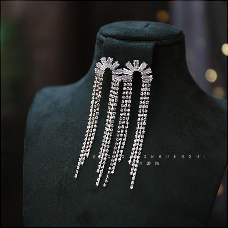 ウェディング アクセサリー イヤー クリップ シルバーイヤリング レディース イヤリング タッセル ファッション 軽量