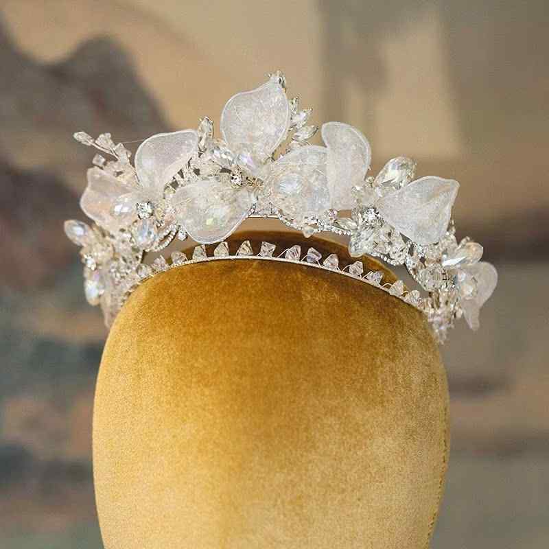ティアラ ヘア アクセサリー 白 花びら ラインストーン 王冠 花嫁 ウェディングド...
