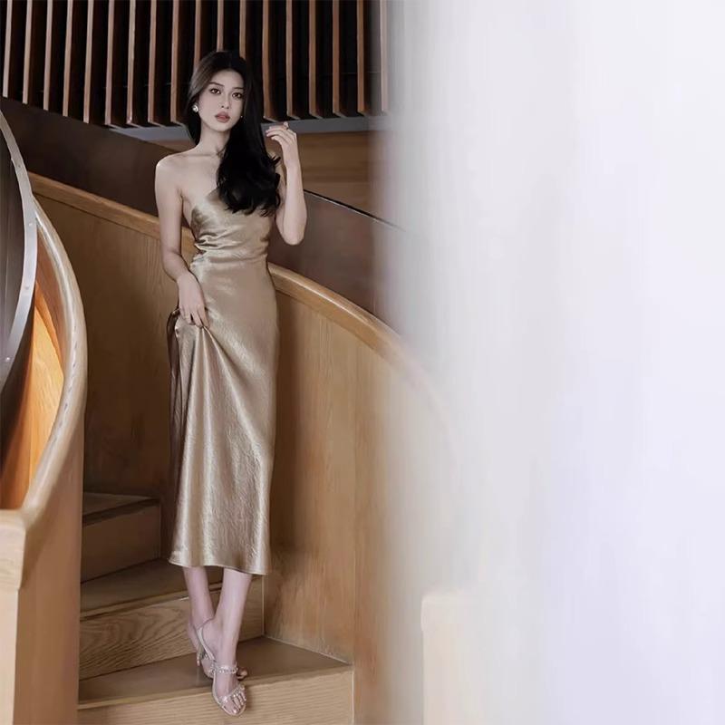 ドレス バースデー レディース イブニング 婚約 誕生日 パーティー ハイエンド 魅惑的 バックレス サテン スラント ショルダー ホルターネック