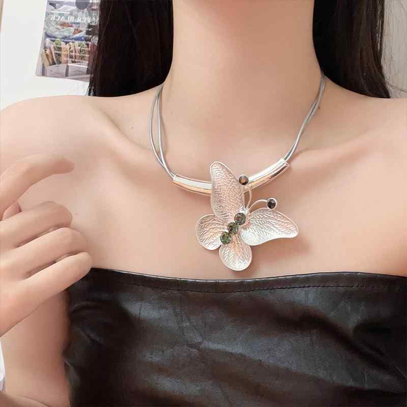 Yellow - ネックレス レディース アクセサリー バタフライ レトロ 豪華感 美デコルテ 魅力的MIX マット シルバーメタル ネック ジュエリー