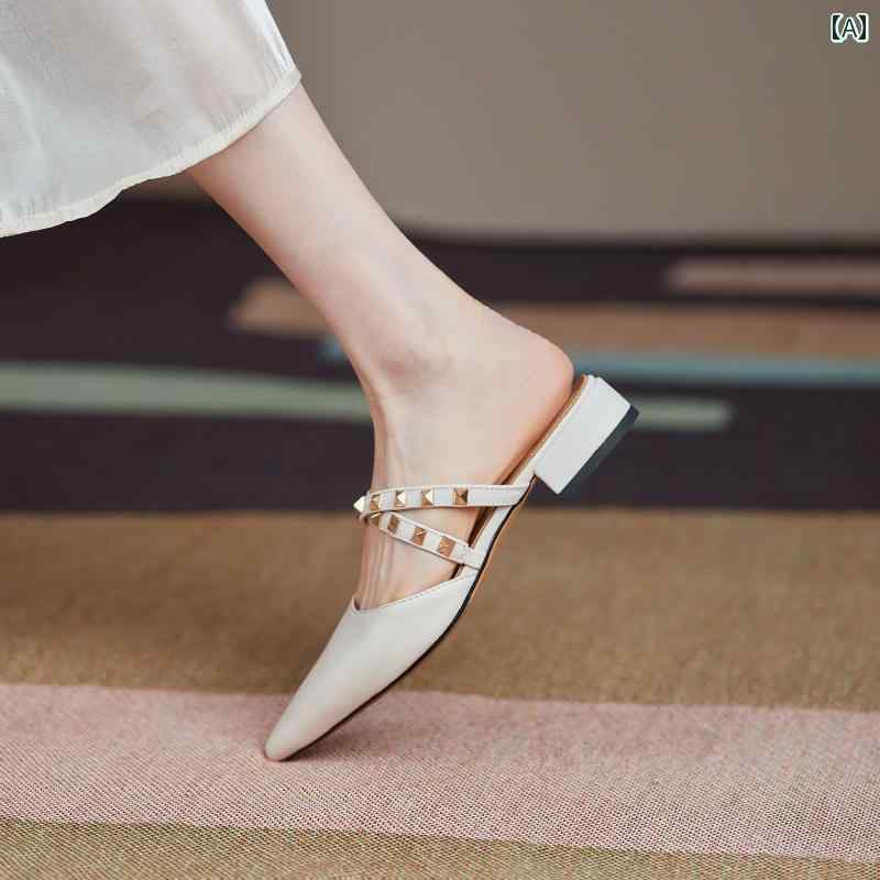 レディース 夏 ミュール おしゃれ パーティー 包頭 ハーフ スリッパ アウター 太い ヒール 尖った つま先 ぺたんこ スタッズ ワン ライン ストラップ 革 サンダル