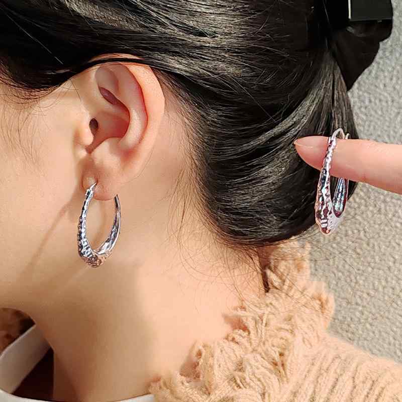 ピアス イン クール 金属 不規則 凹凸 表面 ピアス レディース ファッション アクセサリー 装飾品 ジュエリー