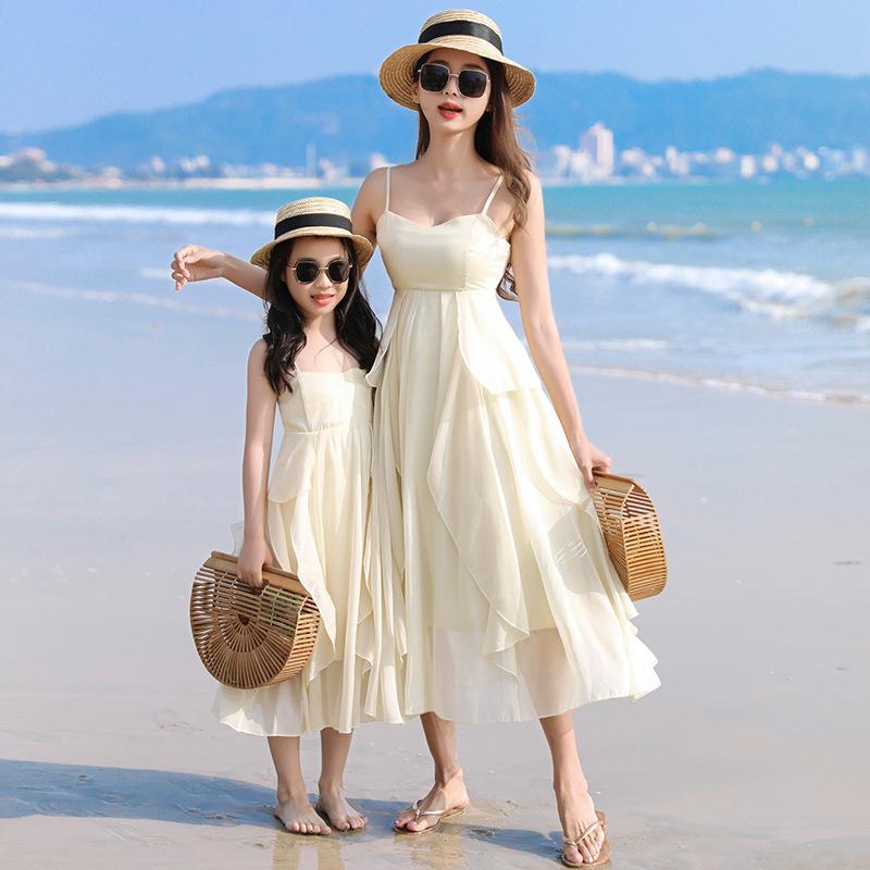 ワンピース 親子服 ホリデー 夏 母娘 休暇 写真 ツアー ビーチ スカート 旅行 お揃いコーデ アプリコット キャミソール ファッション おしゃれ