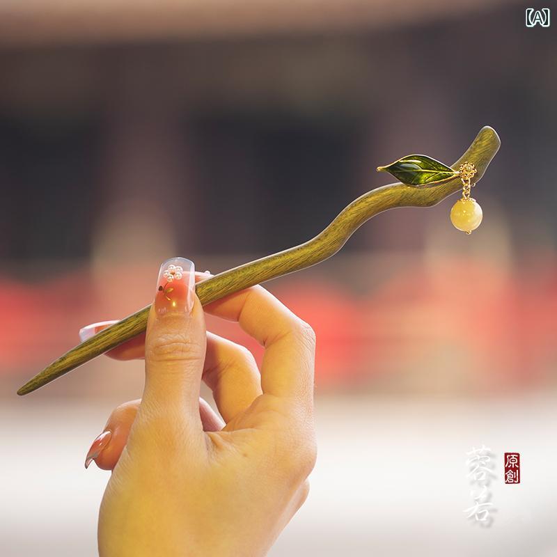 ヘアピン かんざし ヘアアクセサリー 木 髪留め 髪飾り レディース レディース 簪 クラシック モダン アップヘア お団子ヘア 母の日 大人式 花モチーフ 房...