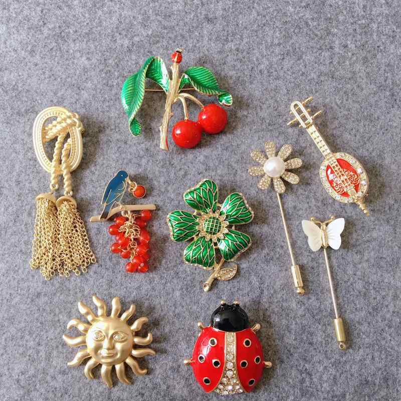 ブローチ おしゃれ バッグ ピン アクセサリー アメリカン ヴィンテージ風 レトロ 西洋 宮殿 エナメル パール レディース