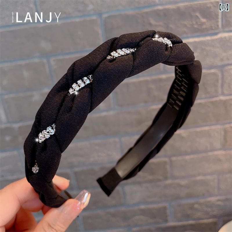 カチューシャ クロス編み ラインストーン キラキラ ブラック ワイド 小顔効果 ヘアバンド ヘアアクセサリー ファッション 韓国 おしゃれ かわいい 快適アイテム 女子力アップ