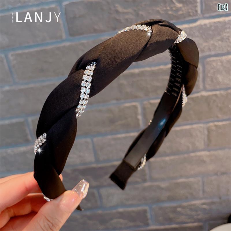 カチューシャ クロス編み ラインストーン キラキラ ブラック ワイド 小顔効果 ヘアバンド ヘアアクセサリー ファッション 韓国 おしゃれ かわいい 快適アイテム 女子力アップ