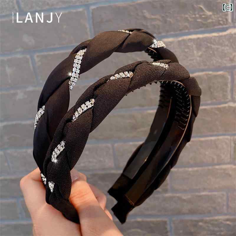 カチューシャ クロス編み ラインストーン キラキラ ブラック ワイド 小顔効果 ヘアバンド ヘアアクセサリー ファッション 韓国 おしゃれ かわいい 快適アイテム 女子力アップ