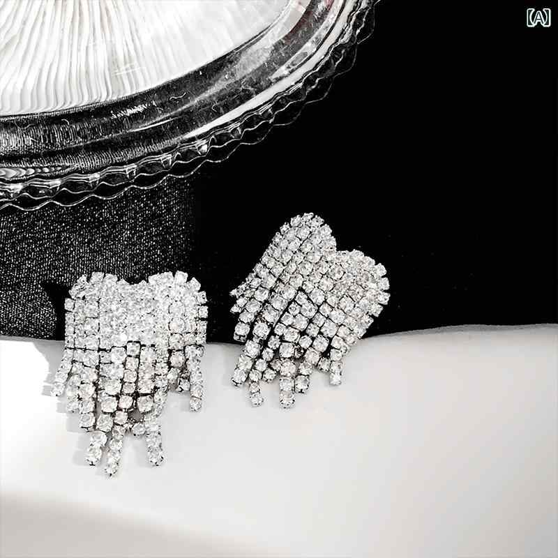 レディース タッセル アクセサリー ピアス かわいい イヤリング 韓国 ラブ 個性的 甘くて クール 輝く ..