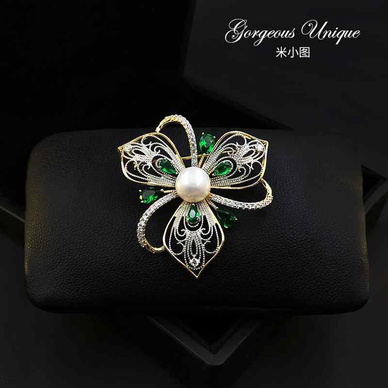 コート レディース スーツ ピン おしゃれ ブローチ 銅 張り ゴールド フラッシュ ジルコニウム フラワー 精巧 ハイエンド ピン コサージュ セーター