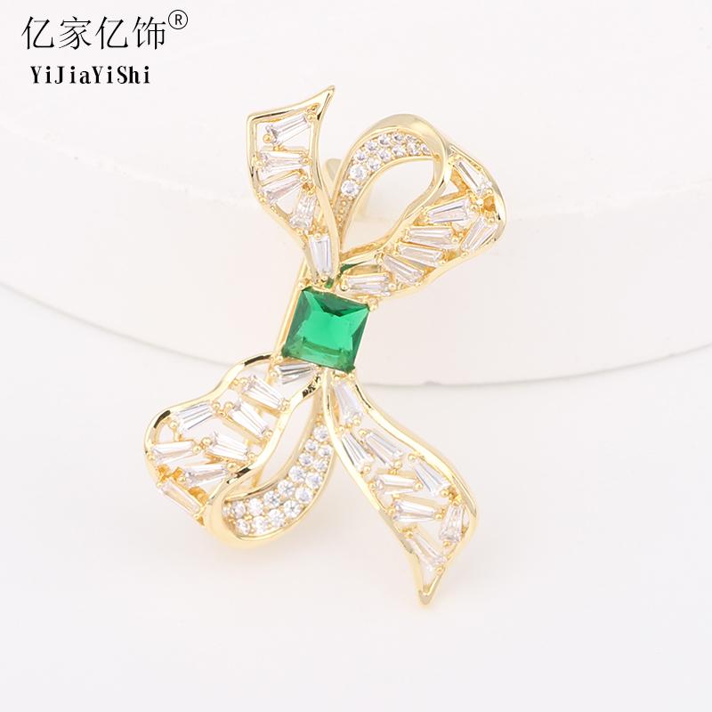 ブローチ セレモニー おしゃれ 韓国 エレガント 優しい ストーン スクエア エメラルド コサージュ 精巧 立体 リボン アクセサリー レディース ファッション 装飾品 ジュエリー