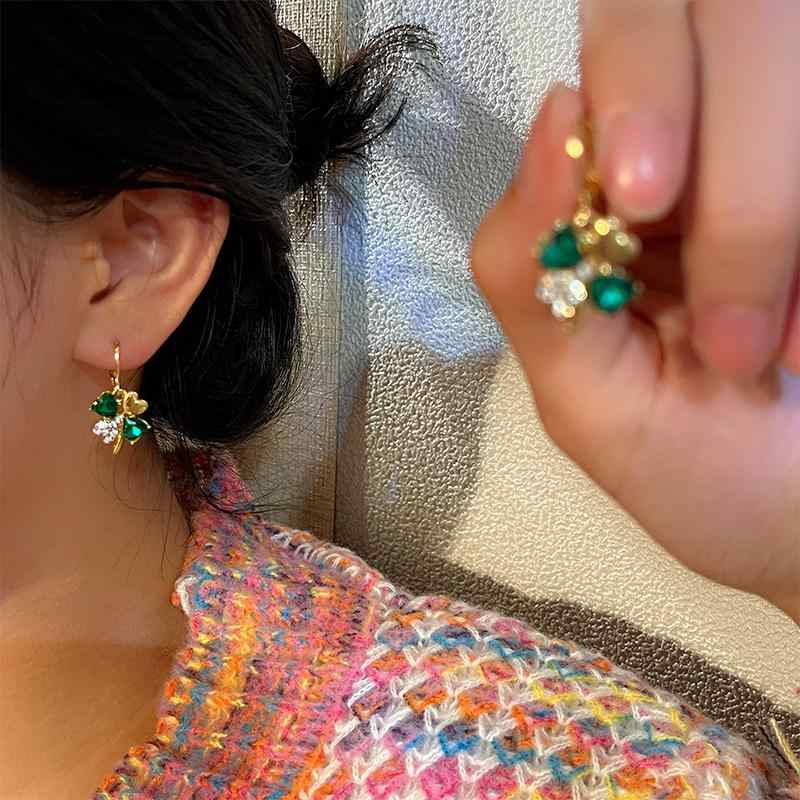 ピアス 大人かわいい 韓国 ユニーク 四つ葉クローバー ピアス 夏 光 耳 バックル レディース ファッシ..