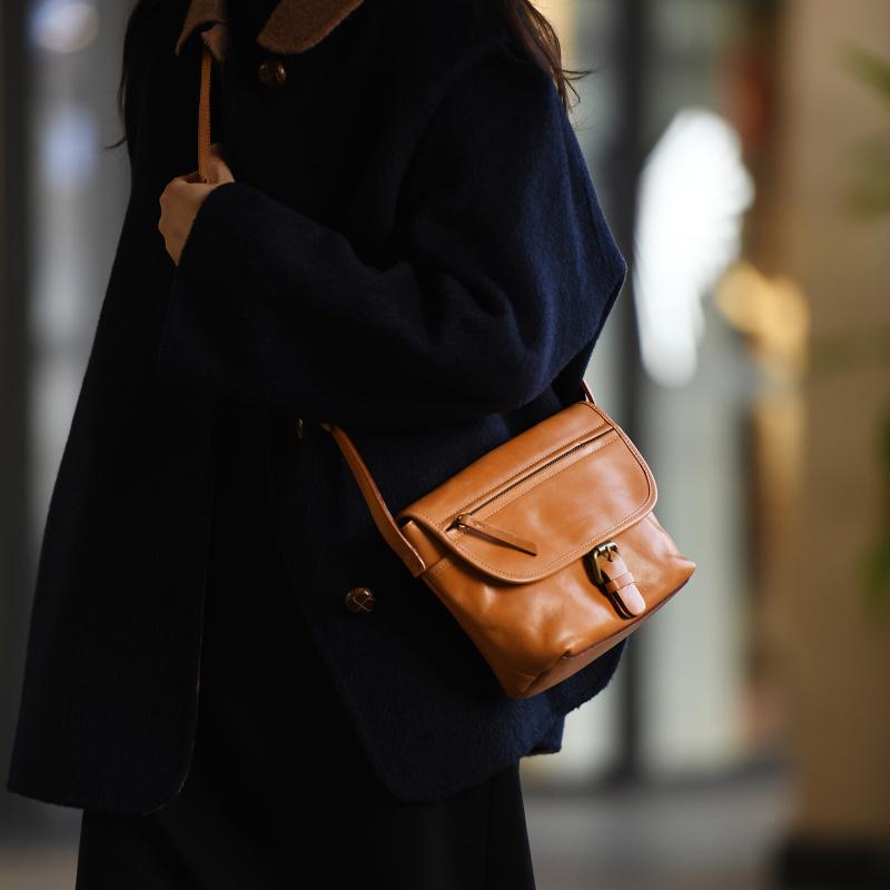 バッグ 英国風 最上層 牛革 メッセンジャーバッグ 革 カジュアル レトロ レディース ワンショルダー クロス ボディバッグ 植物 タンニン めし革 サドルバッグ