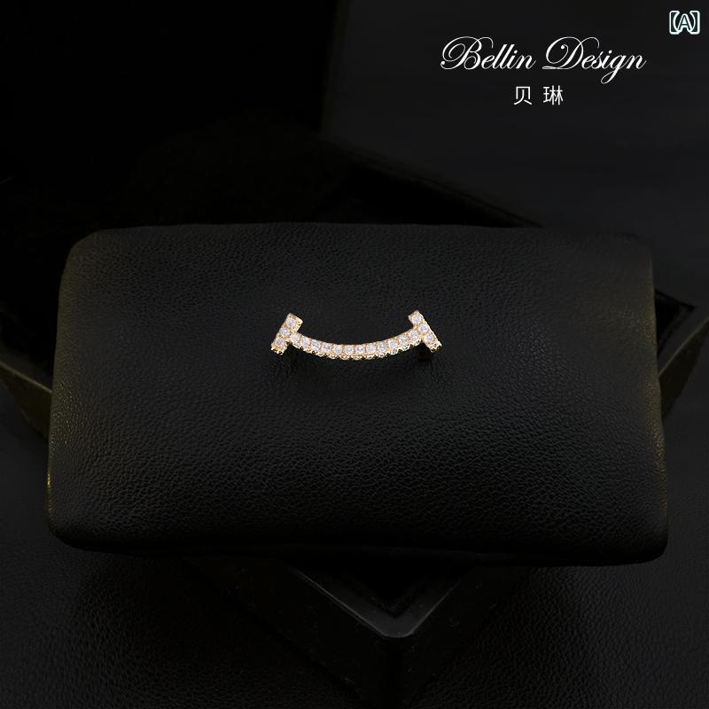 レディース アクセサリー ブローチ おしゃれ 癒し 笑顔 小さい ピン スーツ シャツ 襟 露出 防止 ボタンカーディガン アーティファクト