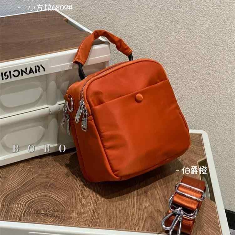 ショルダーバッグ アメリカ ファッション 女性 軽量 ナイロン 生地 カジュアル 大容量 クロス ボディバッグ 通勤 バック パック