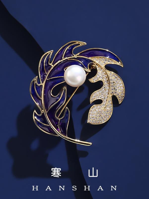 ブローチ セレモニー おしゃれ パール エナメル フェザー レトロ 軽量 秋冬 コート スーツ 最適 精巧 レディース ファッション アクセサリー 装飾品 ジュエリー