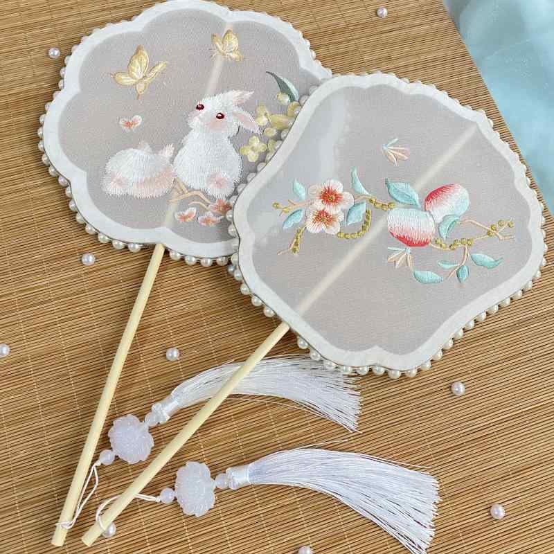 扇 うちわ ファン おしゃれ レトロ 子供 夏 半透明 衣装 チャイナ風 刺繍 ロングハンドル タッセル ダ..