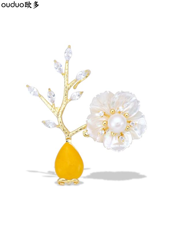 コート レディース ブローチ おしゃれ 入学式 高級 ブローチ シェルフラワー 梅花 ピン バックル バッジ ペンダント デュアル